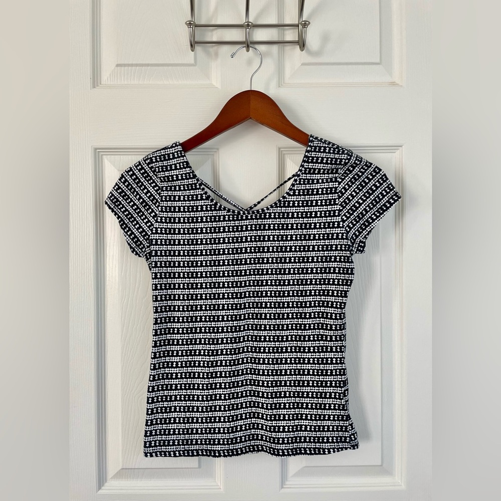 Chic Black and White Patterned Women's Tee